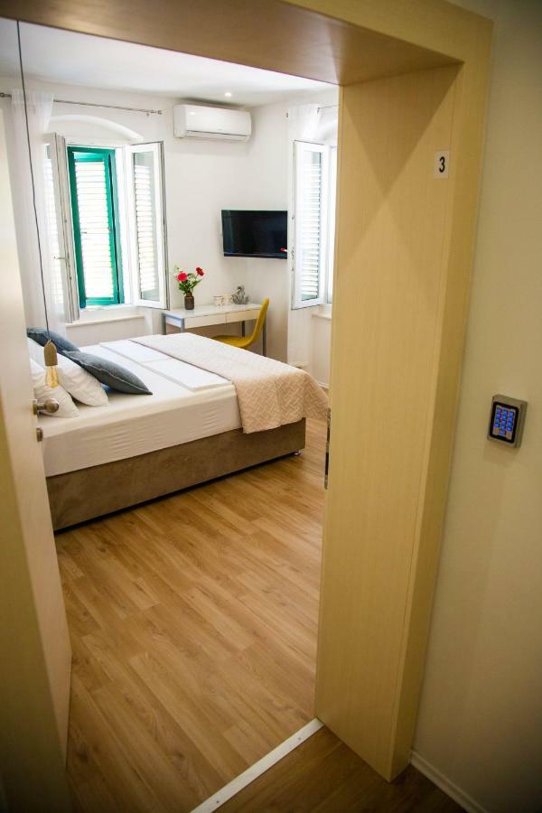 Soukki Town Centre Suites 1 Spalato Esterno foto