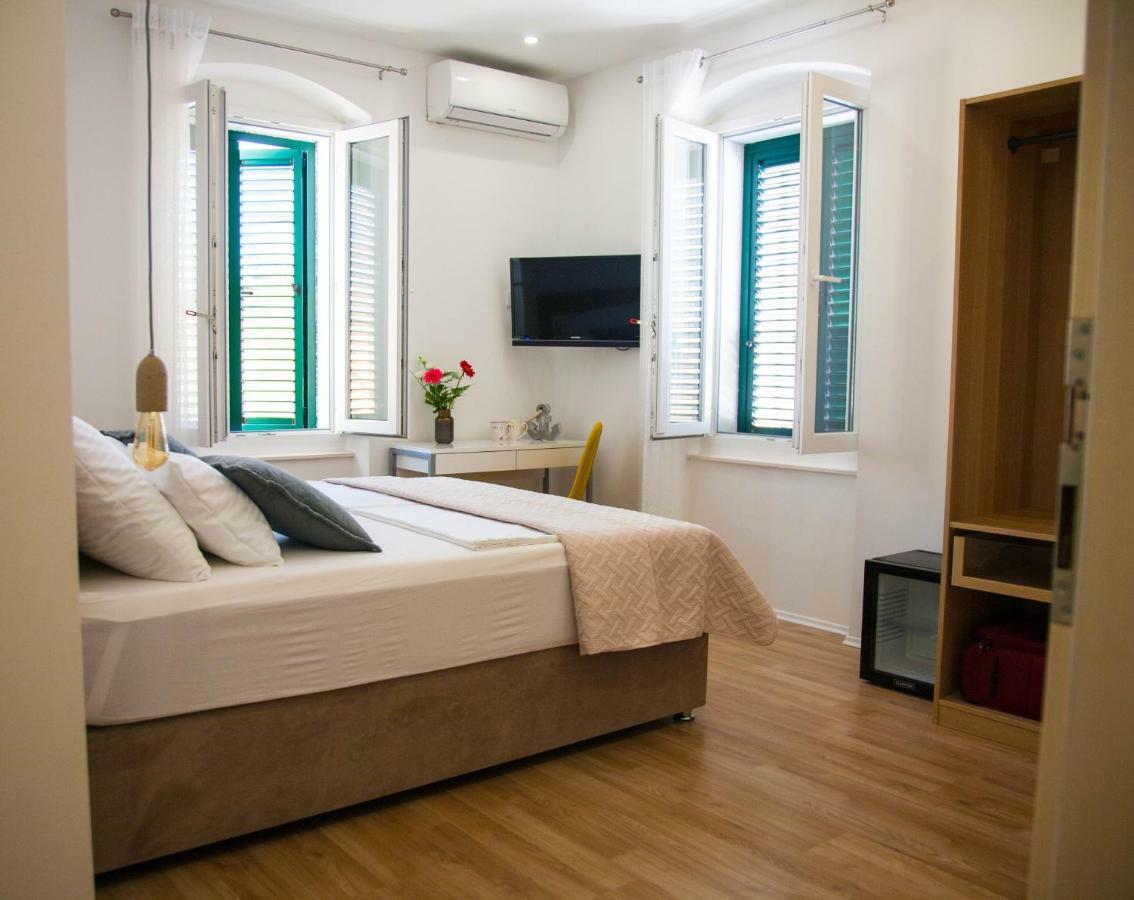 Soukki Town Centre Suites 1 Spalato Esterno foto