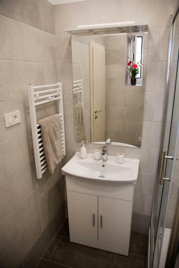 Soukki Town Centre Suites 1 Spalato Esterno foto