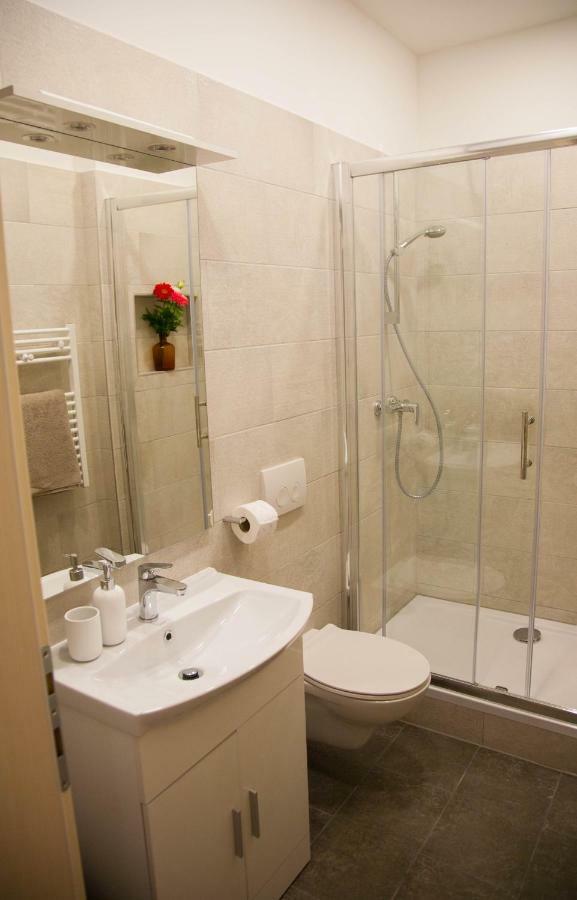 Soukki Town Centre Suites 1 Spalato Esterno foto